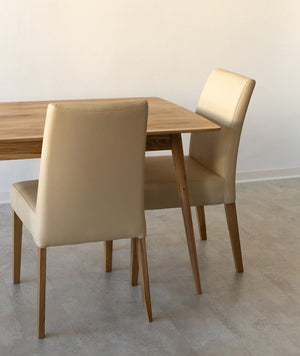 Chaise de salle à manger en bois massif de chêne Malaga, revêtement en simili cuir Beige – Lot de 2 ou 4 chaises - NordicStory