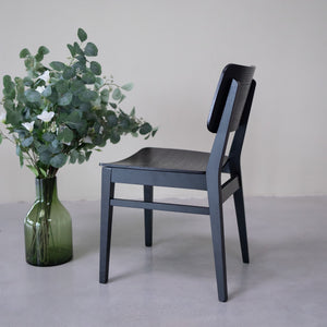 Chaise en bois massif de frêne Kodama, couleur noire - Lot de 2 ou 4 chaises - VESKOR