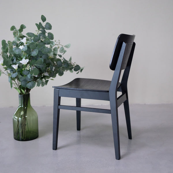 Chaise en bois massif de frêne Kodama, couleur noire - Lot de 2 ou 4 chaises - VESKOR