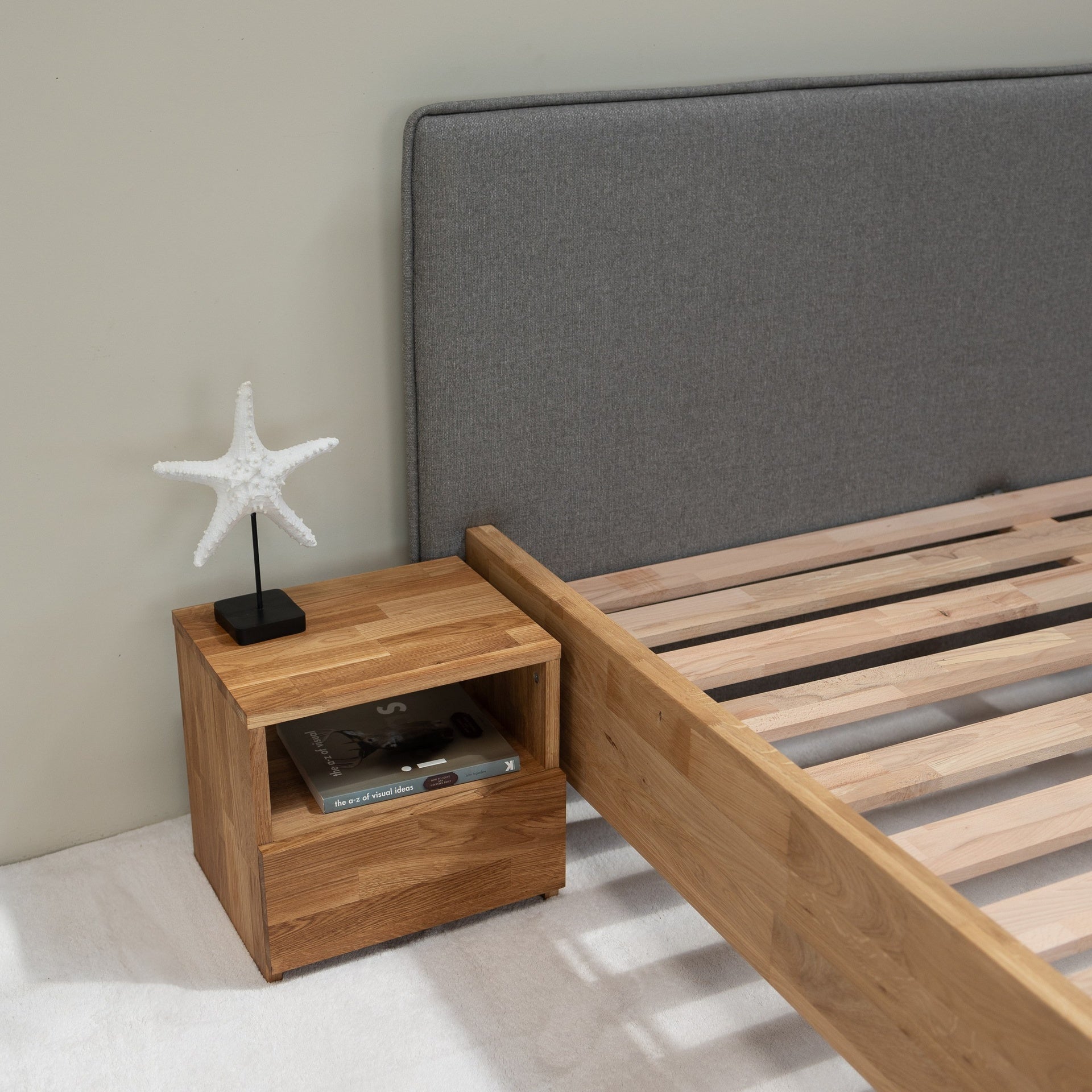 Lit en bois massif de chêne design et durable