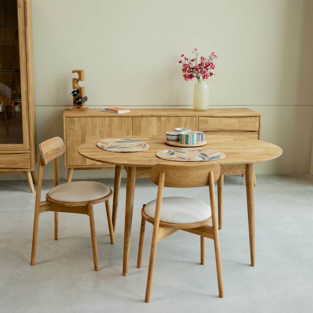 NordicStory Conjunto mesa de madera maciza Escandi  y 4 sillas Paola