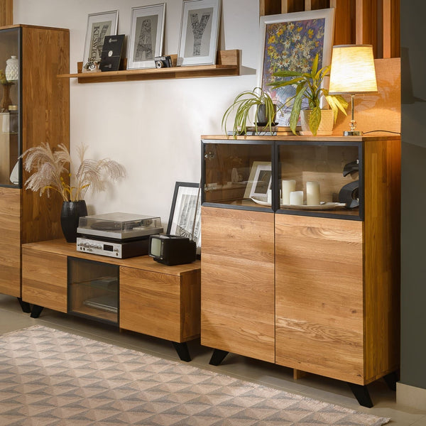 NordicStory Mueble de TV de madera maciza roble con patas de metal color negro Moritz