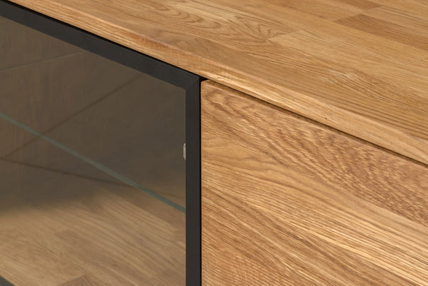 NordicStory Mueble de TV de madera maciza roble con patas de metal color negro Moritz