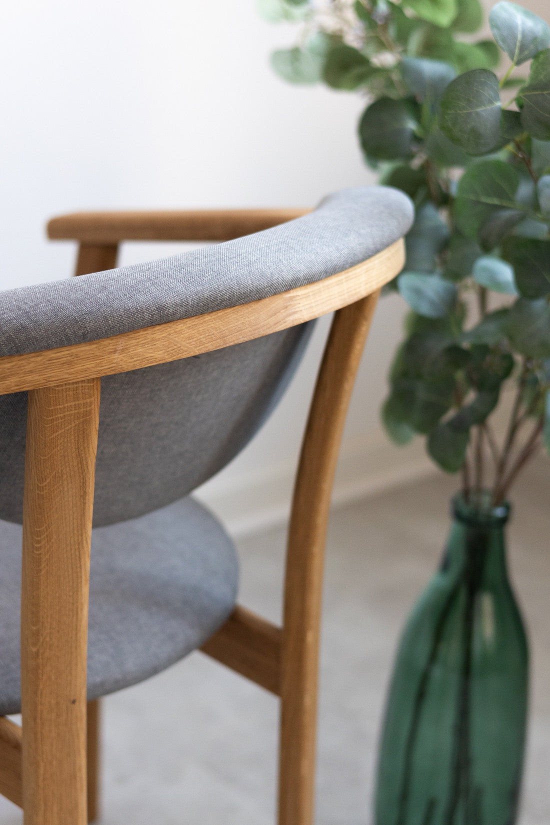 NordicStory Pack de 4 Sillas de Comedor Alexis, Estructura de Madera Maciza de Roble, Tapizado en Color Gris Nordic