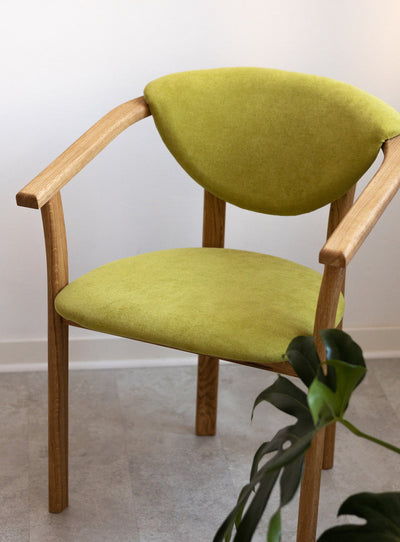 NordicStory Pack de 2 ou 4 chaises de salle à manger Alexis, structure en chêne massif, tapisserie en vert vivant