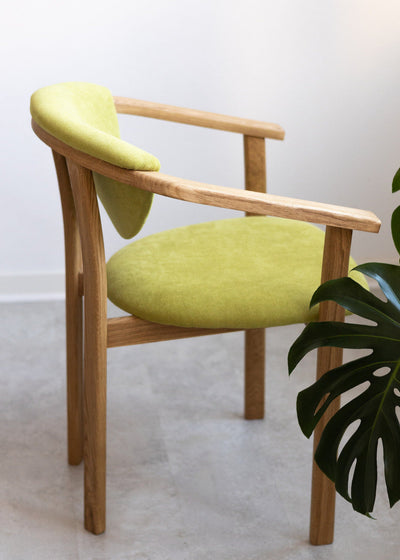 NordicStory Pack de 4 chaises de salle à manger Alexis, cadre en chêne massif, tapisserie en vert vivant