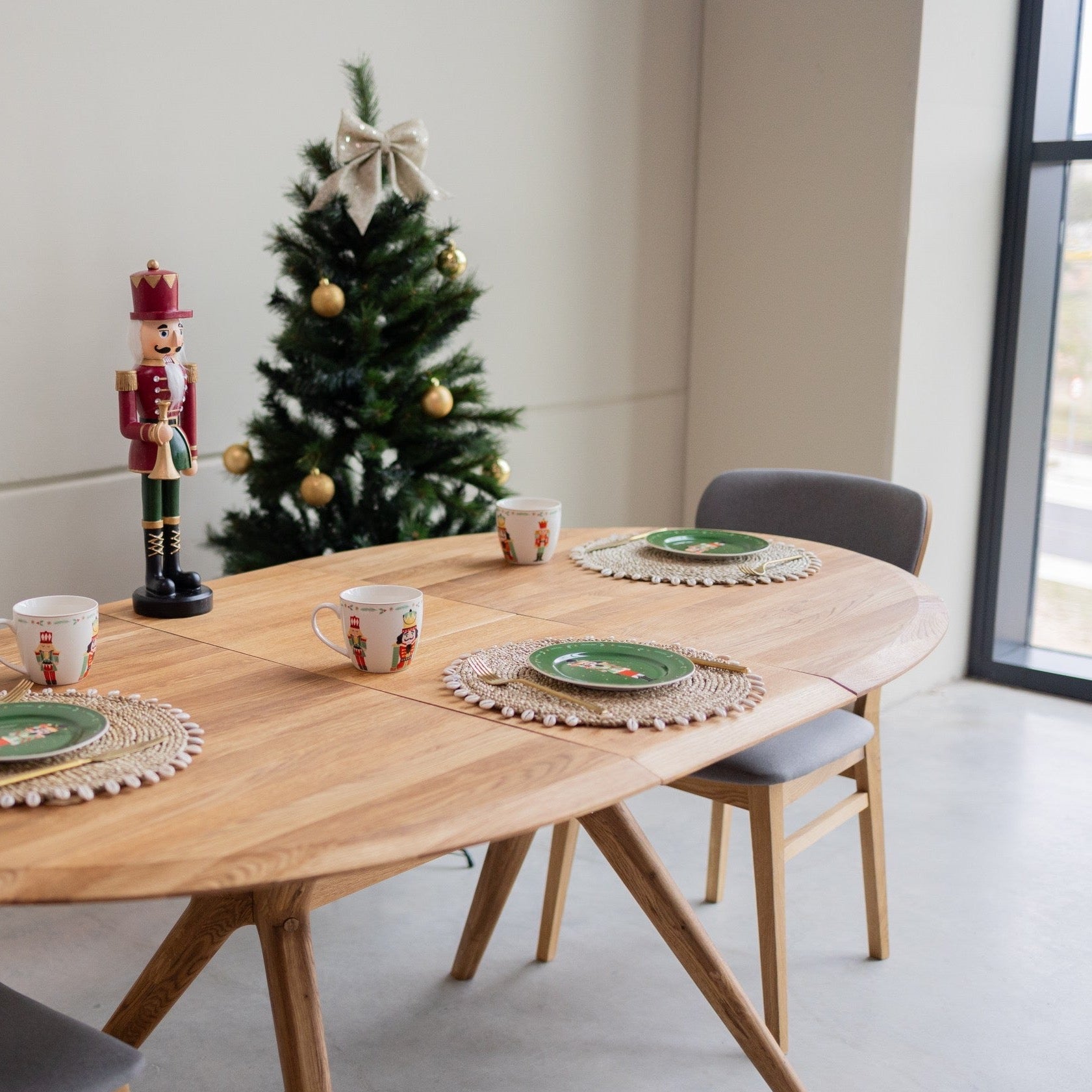 Table extensible ovale en bois massif de chêne Carmen