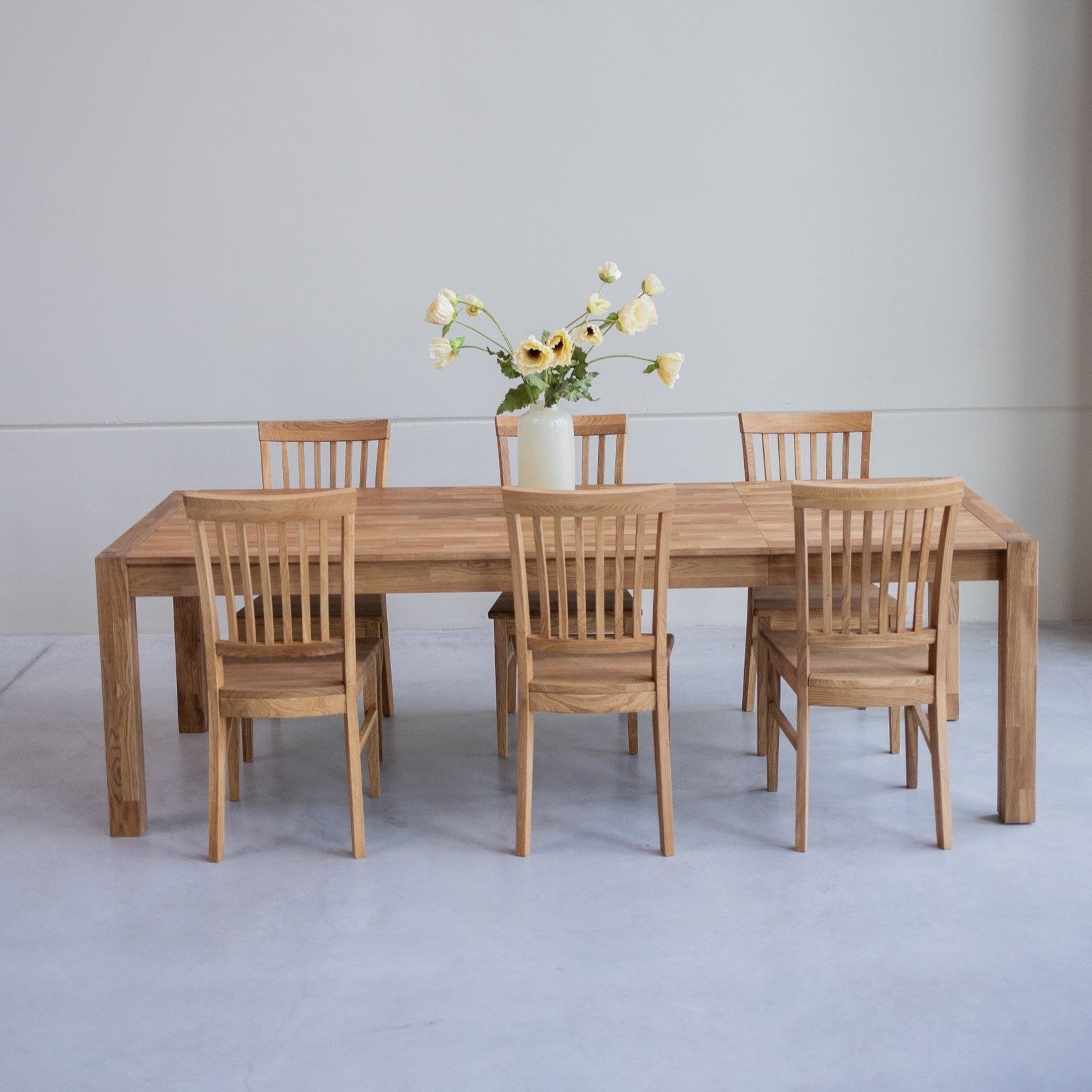 Table Ă  manger extensible en chĂȘne massif Lorna