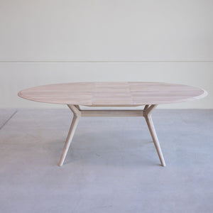 Table extensible ovale en bois massif de chêne Carmen