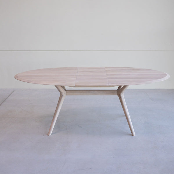 Table extensible ovale en bois massif de chêne Carmen