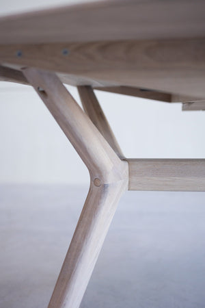 Table extensible ovale en bois massif de chêne Carmen